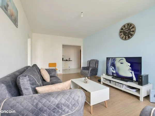 Grand appartement 101m² dernier étage - refait à neuf