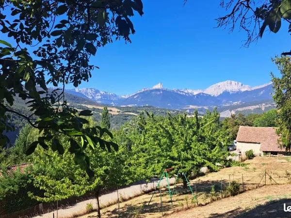 Terrain 851 m² Mayres Savel