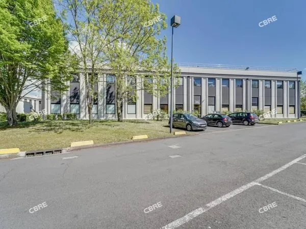 Local d'activité 1390 m²