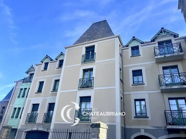 A LOUER - DOL DE BRETAGNE - CENTRE VILLE - RESIDENCE AVEC ASCENSEUR - T3 - 72 m²