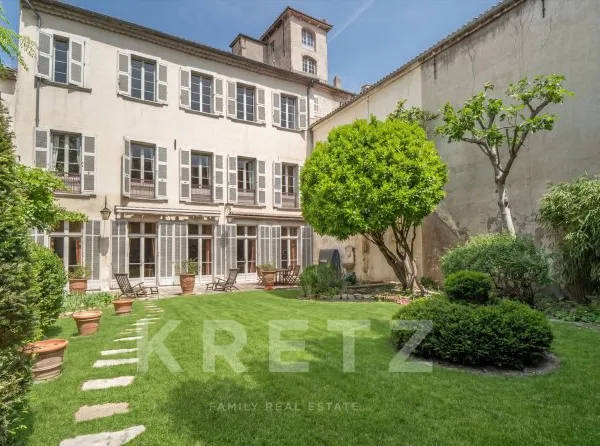 Hôtel Particulier avec jardin (XVIIIe) - Avignon intra-muros