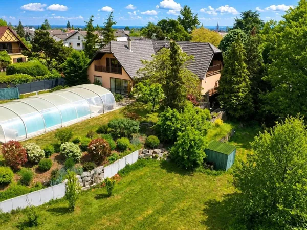 villa d'architecte de 300m² avec piscine de 12,50x4m sur un terrain de 2512m²