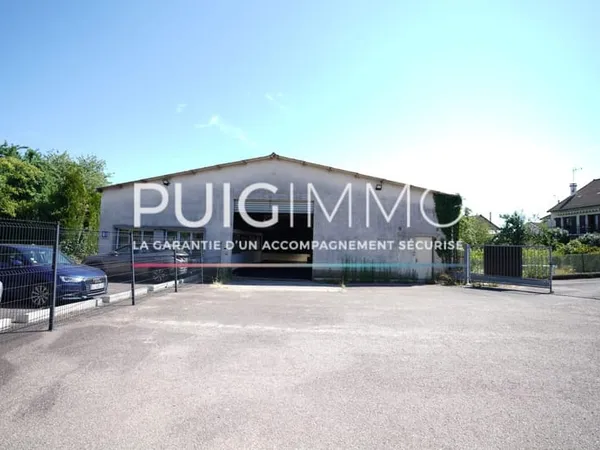 A LOUER Proximité clinique Chenieux . Local professionnel d