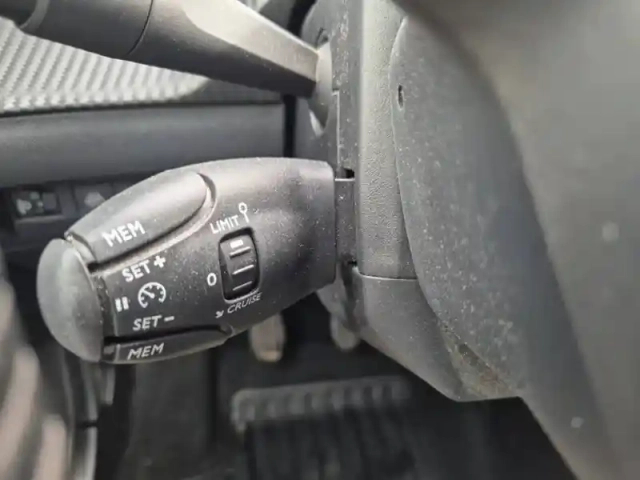 Peugeot 208 puretech 75 s&amp;s bvm5 — photo 19
