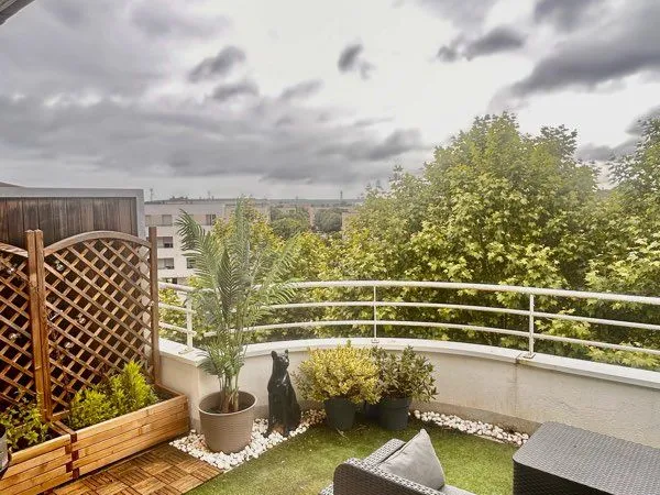 Appartement meublé et loué - Dernier étage, balcon et parking - Poitiers - 119900