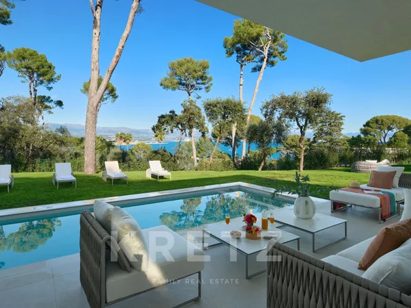 CAP D'ANTIBES - VILLA CONTEMPORAINE NEUVE AVEC VUE MER, PISCINE ET PANORAMA SUR LE VIEIL ANTIBES