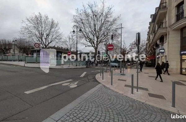 Commerce mobilier/décoration 115 m²