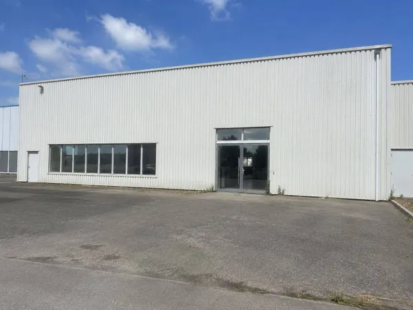Local commercial 680 m²
