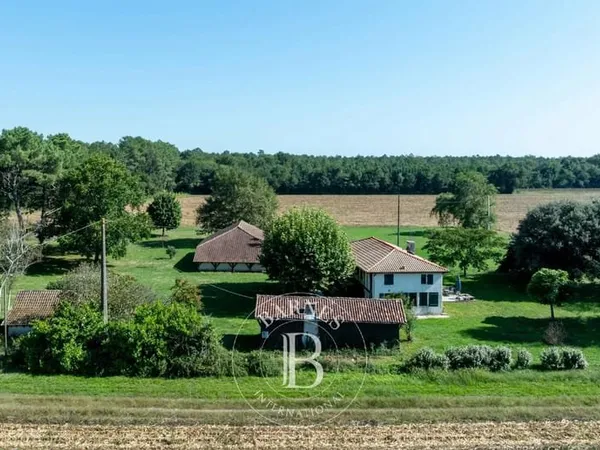 SOUSTONS, CHARMANT DOMAINE AVEC ANNEXES
