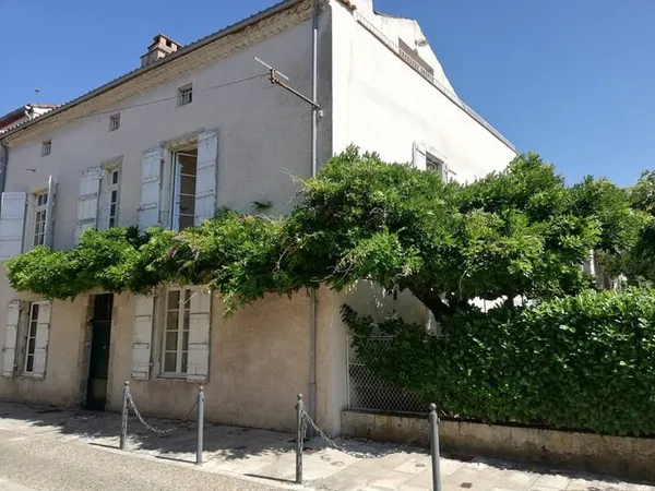 Centre-Ville Aiguillon, belle maison spacieuse et lumineuse