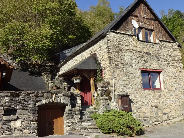 UNE GRANGE DE CHARME AU COEUR DES MONTAGNES PYRENEENNES