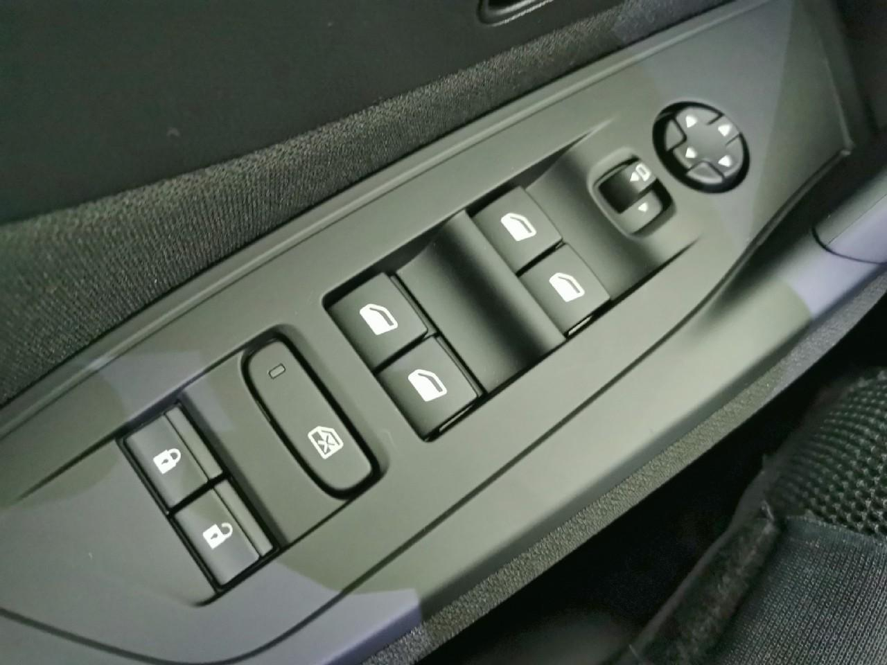 Peugeot 308 hybrid 145 e-dcs6 style — photo 26