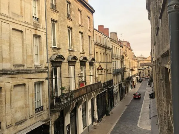 T2 Meublé - 35 m² - Bordeaux centre - cave - DPE C