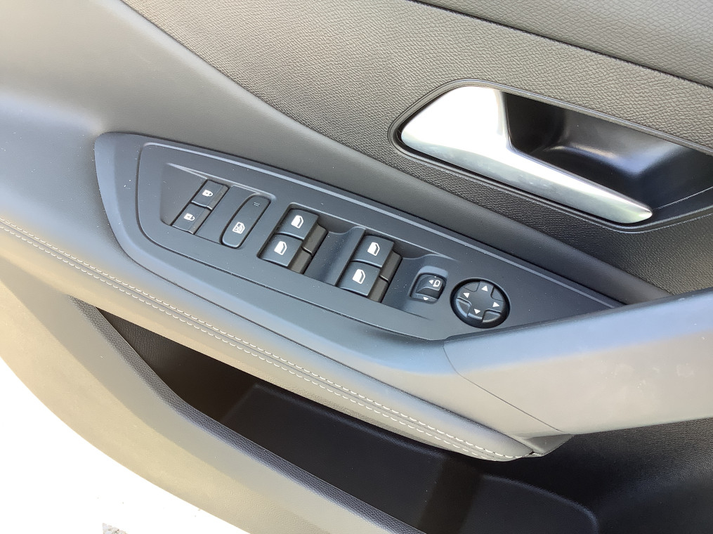 Peugeot 308 SW — photo 17