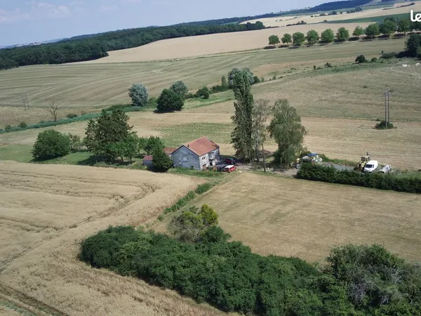 Propriété de 50 ares avec maison et annexes