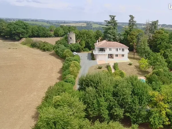 Propriété 5 pièces 230 m²