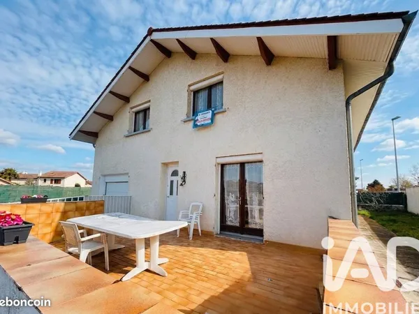 Maison 600m2 montrond les bains