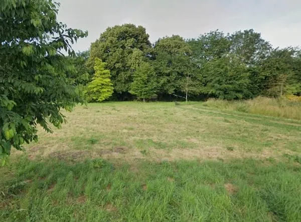 Terrain 615 m²