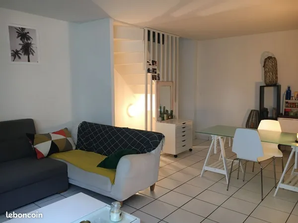 Bordeaux Gambetta/ Judaïque : Appartement en triplex avec garage