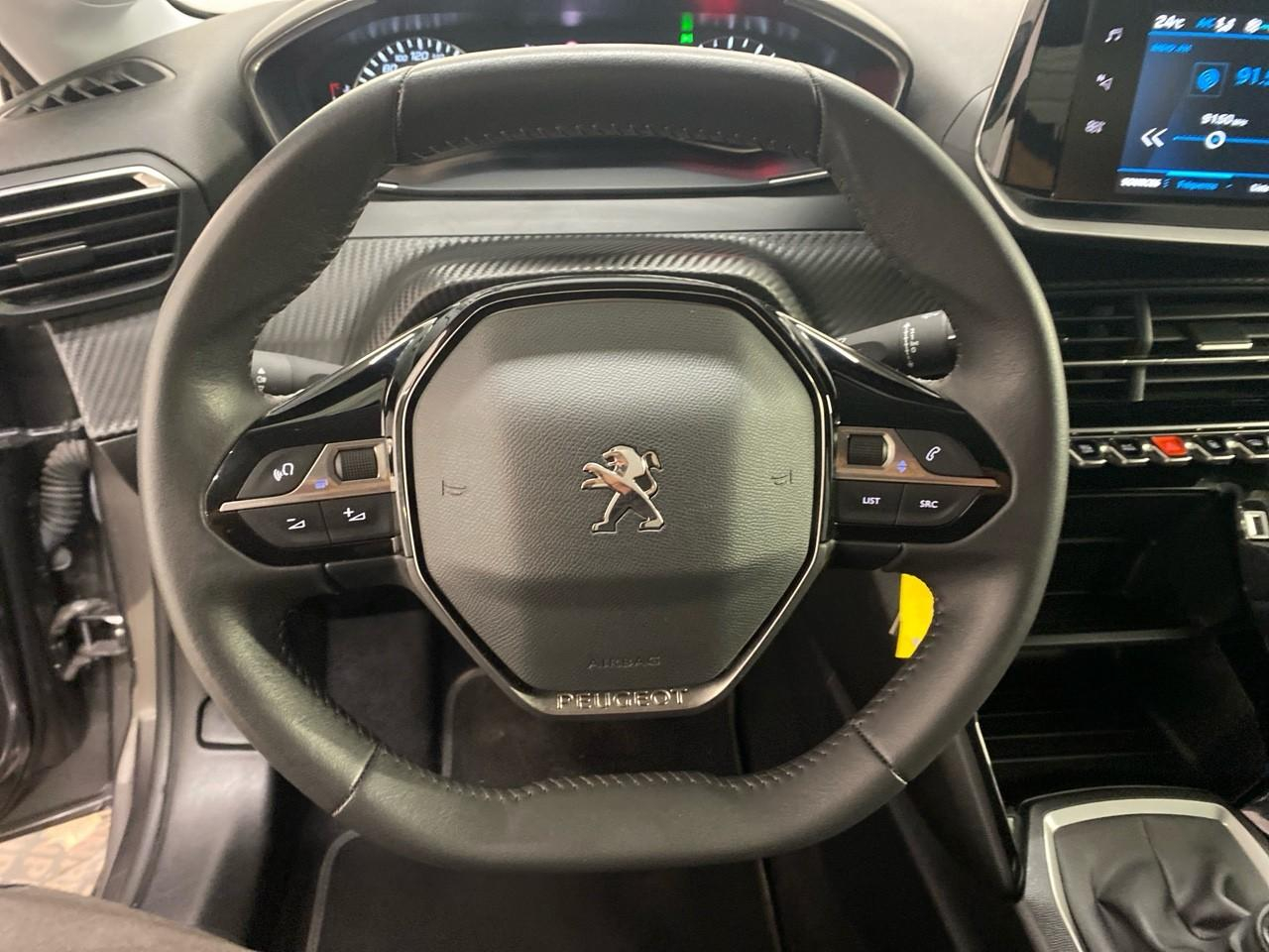 Peugeot 208 puretech 100 s&s bvm6 style — photo 17