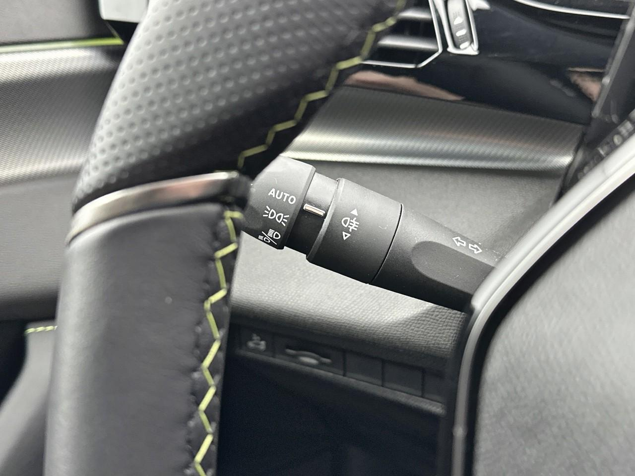 Peugeot 408 hybrid 145 e-dcs6 gt — photo 19