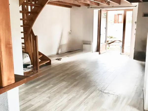 Maison T3 lumineuse de 87 m² avec cour privée — Pierrefiche (15 min de Mende et Marvejols)