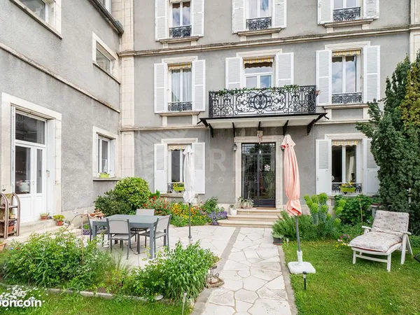 Maison 7 pièces 224 m²