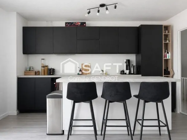 Joli T3 lumineux au dernier étage d'une résidence de standing