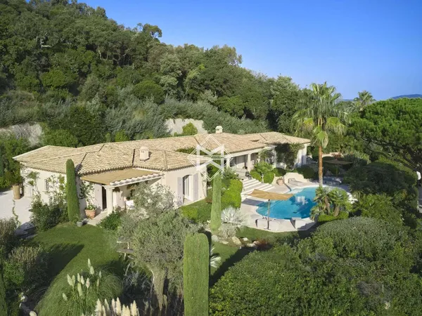 Villa 8 pièces 250 m²