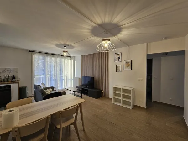 Chambre disponible dans une colocation moderne