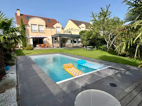Maison spacieuse 8 pièces à vendre à Villepreux - Réf 9166
