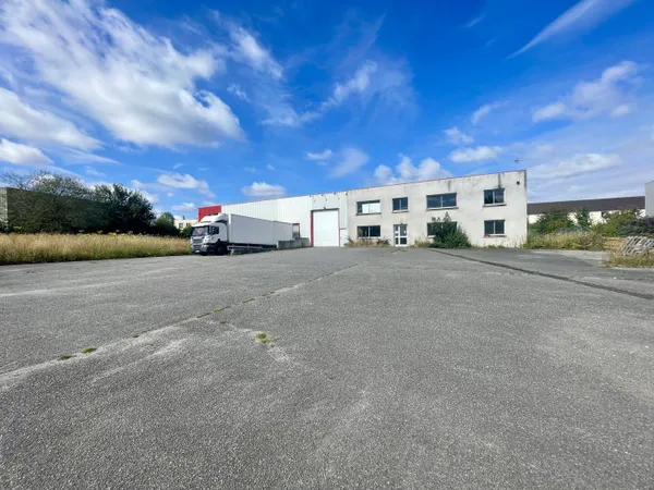 Local d'activité 1500 m²