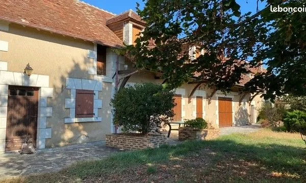 PROPRIETE DE CAMPAGNE 213 m2, AVEC ETANG, proche de la Roche Posay