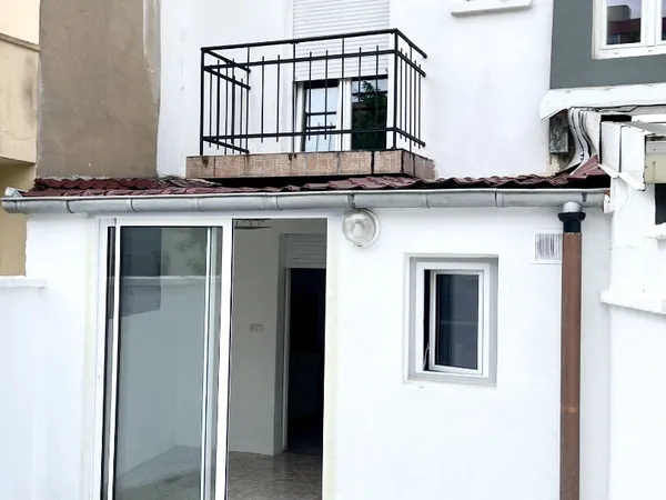 Appartement type F4 + local commercial indépendant