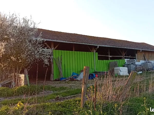 Hangar et Parcelle
