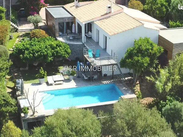 Villa 8 pièces 250 m²