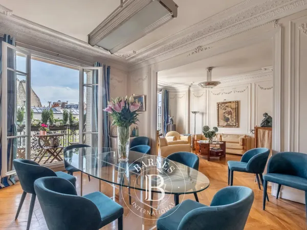 APPARTEMENT - PARIS 7 - CHAMP DE MARS / SAINT-DOMINIQUE - VUE DEGAGEE - 3 CHAMBRES