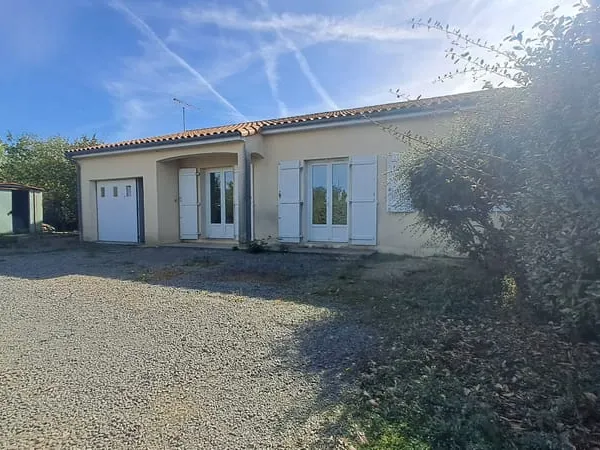Plain Pied 3 chambres Terrain 720m² 79160 Coulonges Sur L Autize