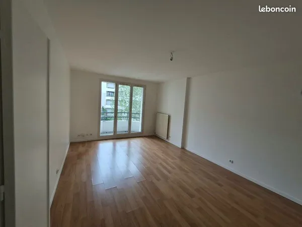 Appartement 2 pièces, 50 m2, avec balcon et place de parking