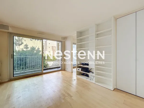 Paris 17 - Quartier des Batignolles - Bel appartement de 54,95 m² avec grand balcon de 9,95 m², doub