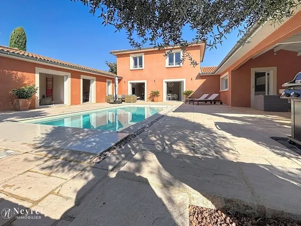 Maison de plain-pied 6 pièces 200 m²