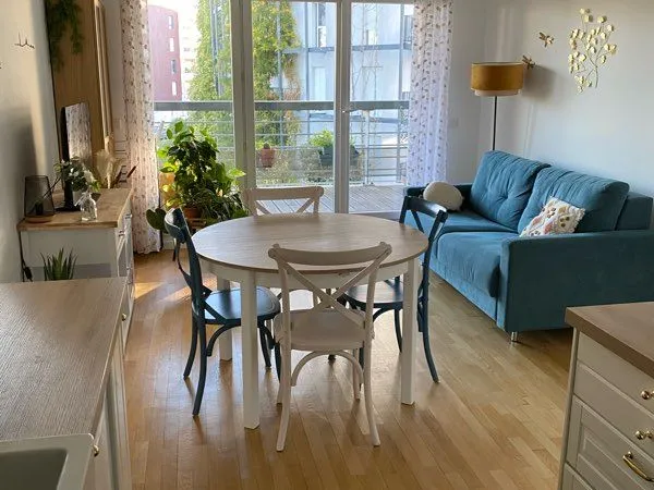 État neuf pour ce 2 pièces 41,4 m² avec balcon (11 m²) & cave, parking en sus