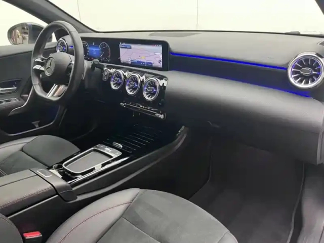 Mercedes Classe A 180 berline amg line — photo 15