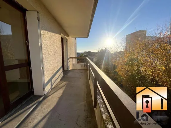 Vente appartement T3 avec balcon, ascenseur et garage - Agen cen