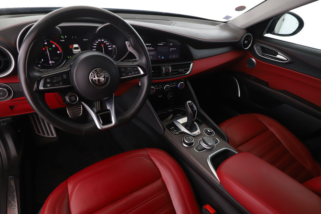 Alfa Romeo Giulia 2.2 Super AT8 — photo 10