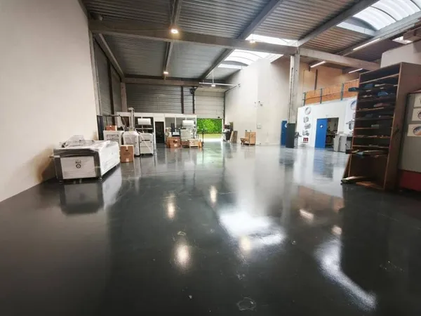 Local d'activité 752 m²