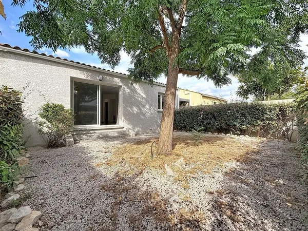 GIGNAC (34) Maison à vendre 4 pièces de plain pied 92 m2, 250 m2 de terrain, garage, parking