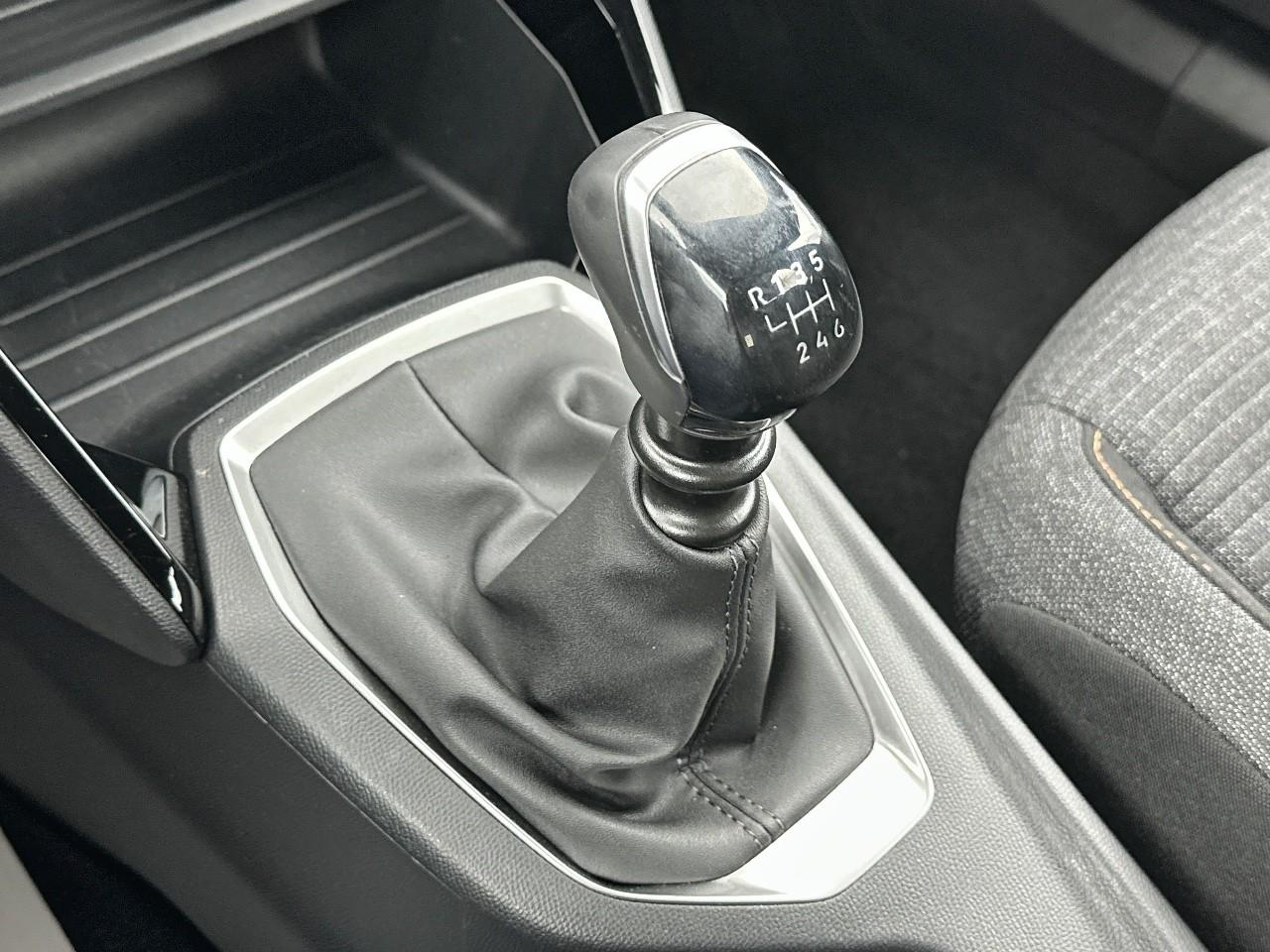 Peugeot 2008 100 s&s bvm6 style — photo 28
