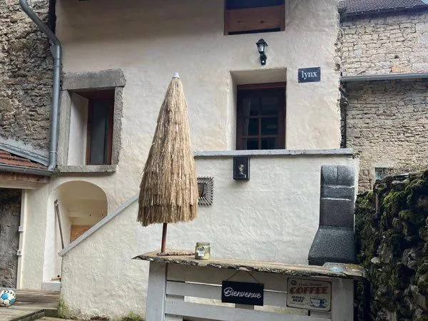 Maison en pierre entièrement rénovée - 60 m² - 2 chambres - Terrasse - Villebois