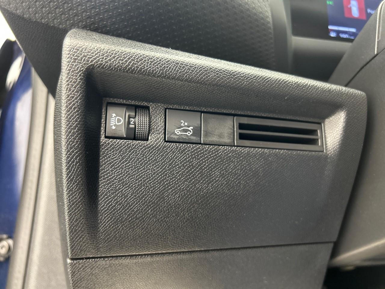 Citroën C4 X hybride 145 ch e-dcs6 plus — photo 20